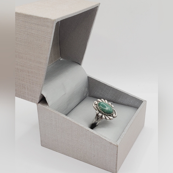 Genuine Green Turquoise Navajo Native American Sterling Silver Vintage Ring - Picture 2 of 5